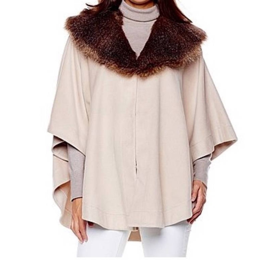 Adrienne‎ Landau Removable Faux Fur Collar Crape Poncho Cream Size M/L Old Money